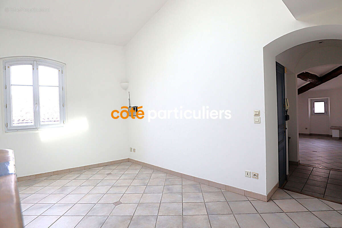 Appartement à ROQUEBRUNE-SUR-ARGENS
