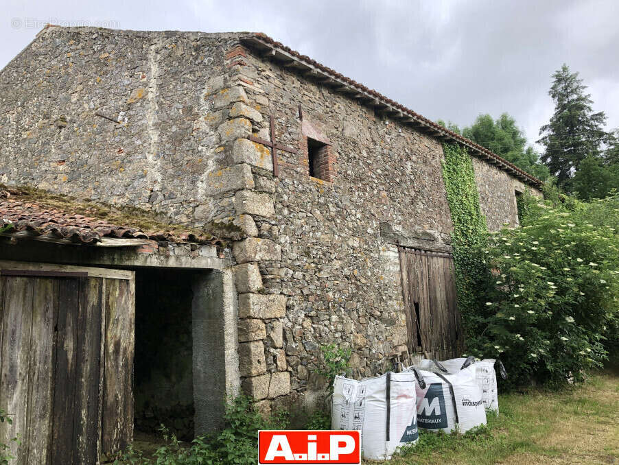 Maison à POUZAUGES