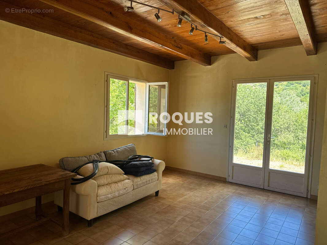 Soubès, villa indépendante F4 d'une surface habitables de 108 m2 habitables sur 4500 m2 de terrain, bon état g - photo 7