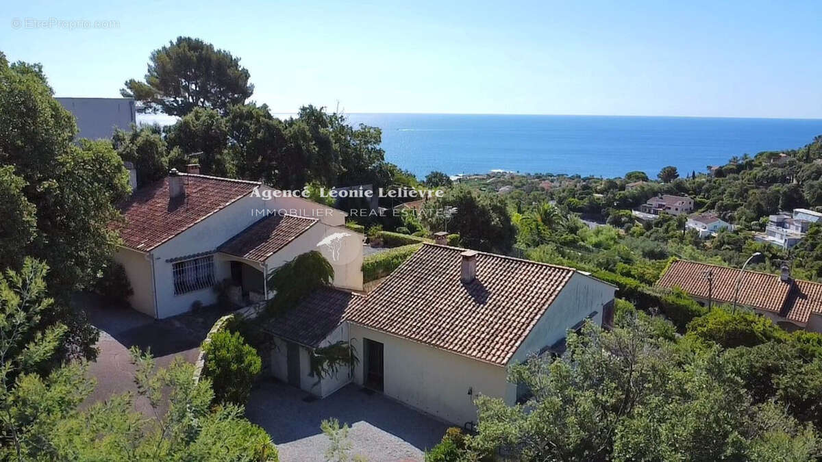 Maison à LES ISSAMBRES