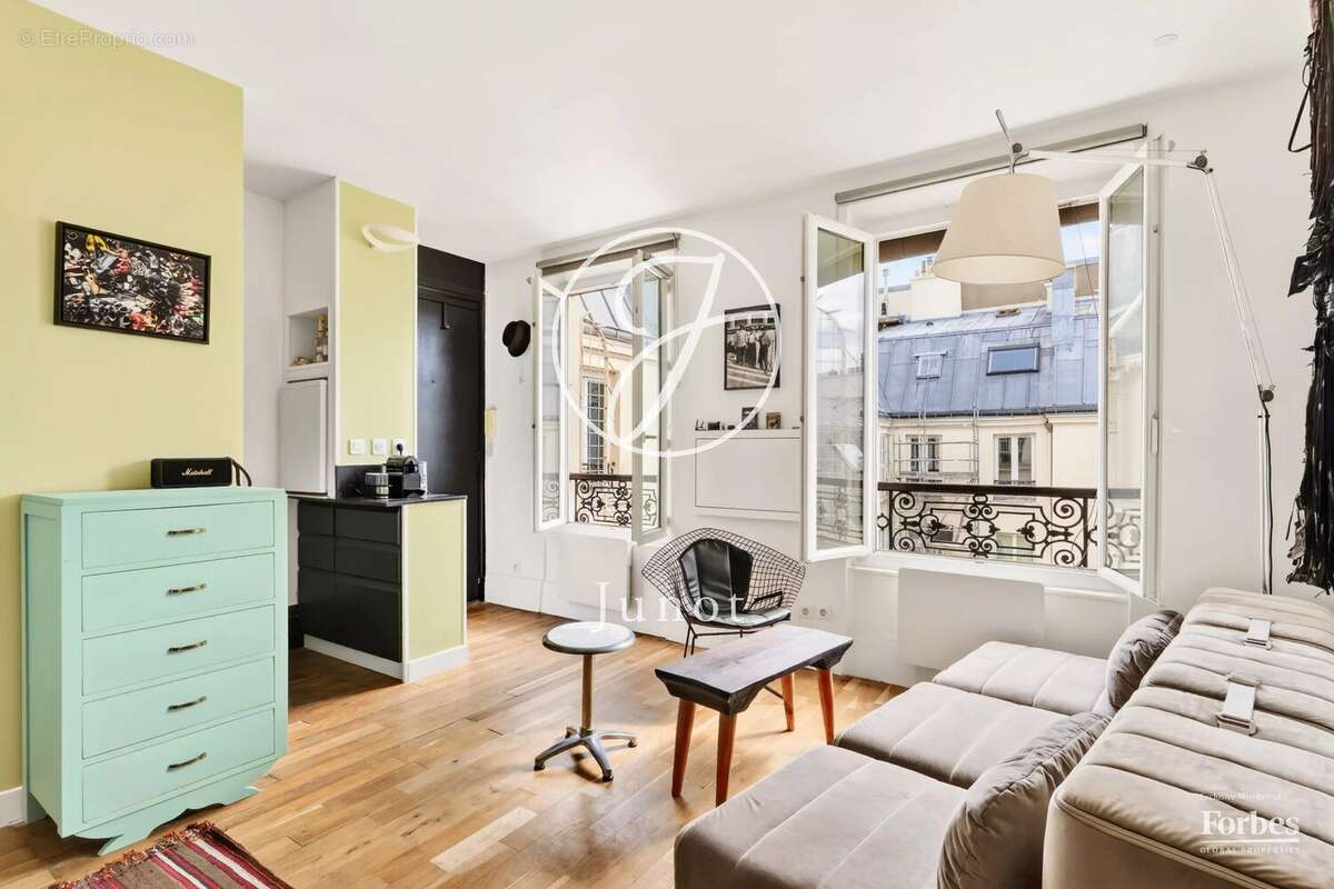 Paris 9e - AVENUE TRUDAINE - Studio - 23,20m² Carrez - Dernier étage - photo 2