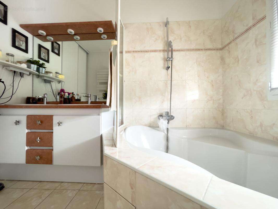 Maison à BAILLY-ROMAINVILLIERS