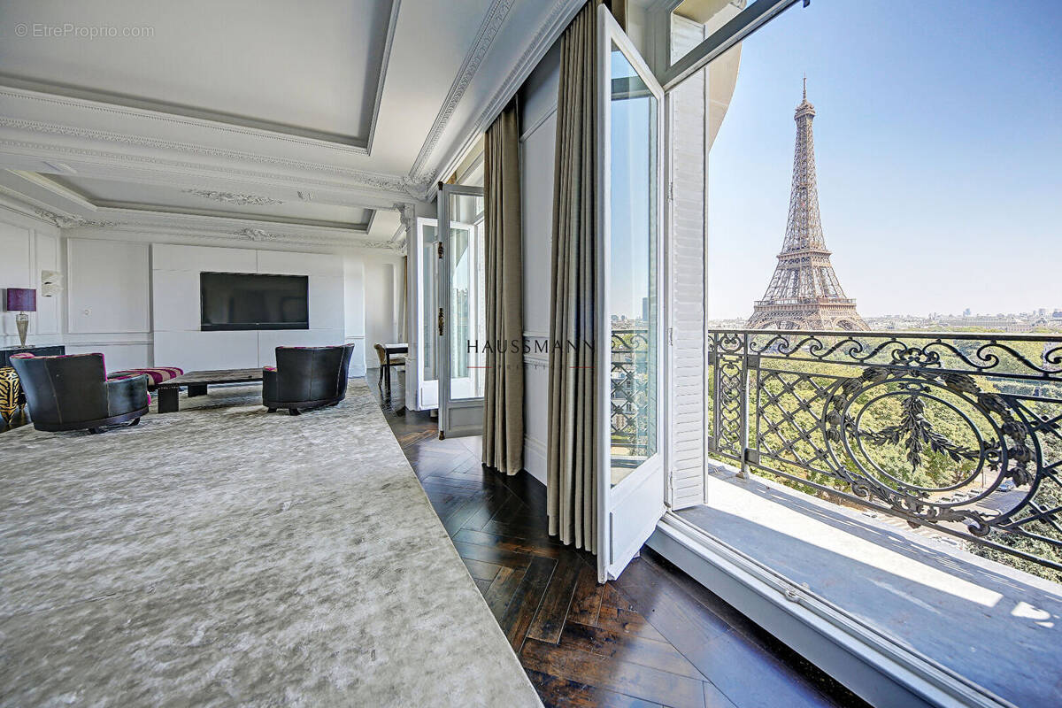 Appartement à PARIS-16E