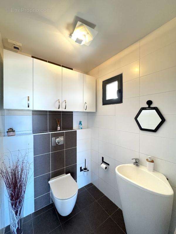 Maison à SAINT-LAURENT-DES-ARBRES