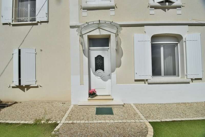 Maison à SAINT-YRIEIX-SUR-CHARENTE