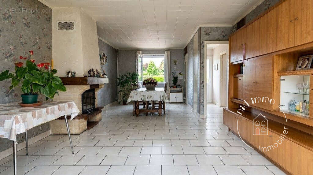 Maison à CORMEILLES