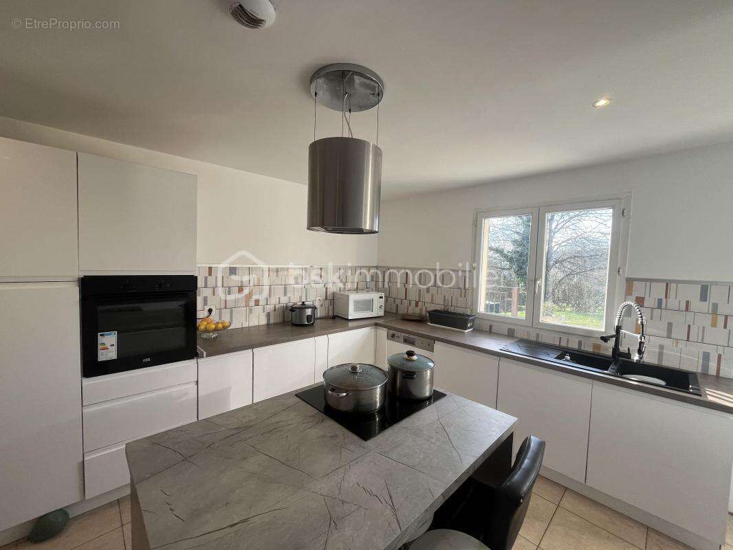 Maison à CRECY-LA-CHAPELLE