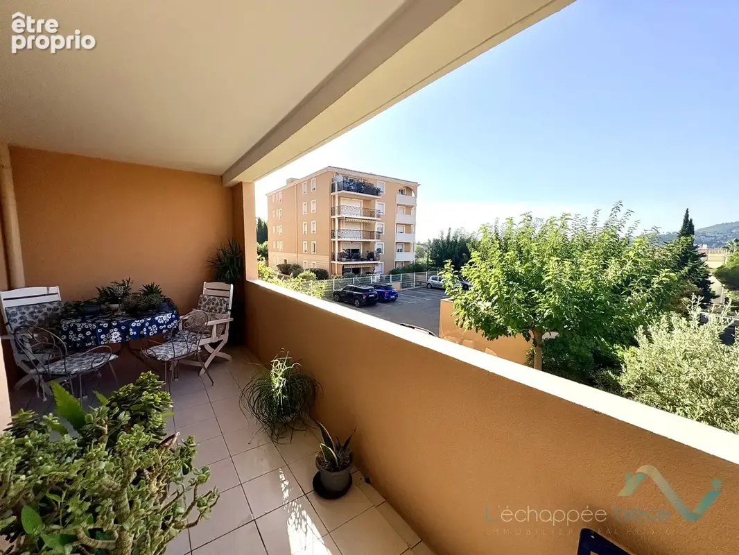 Vente t3 traversant sud nord hyeres avec parking - photo 3