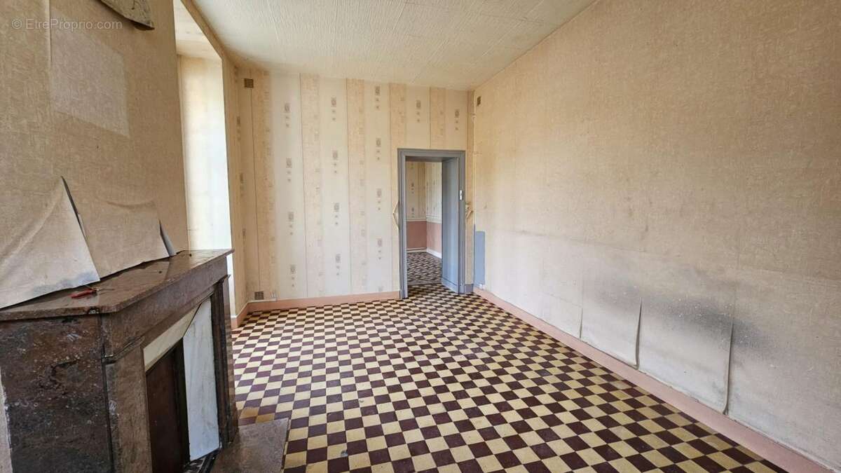 Maison de charme – Centre-ville – Idéal primo-accédant / investisseur / retraités NOYANT (49) - photo 13