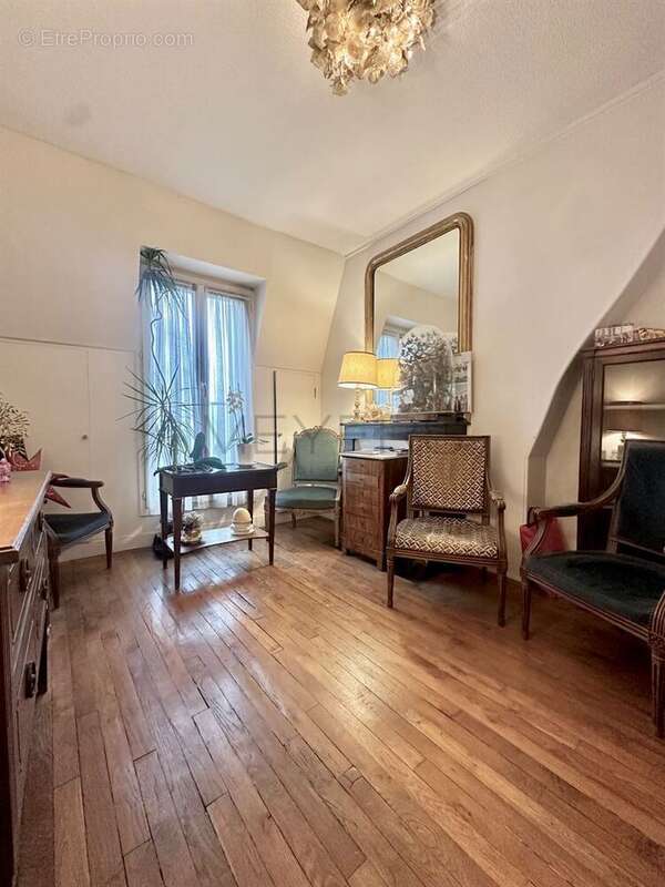 Appartement à PARIS-16E