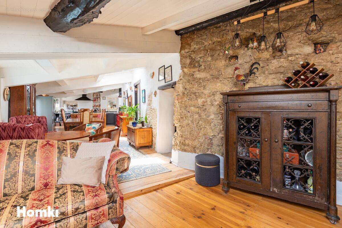 Maison à VILLENEUVE-LES-MONTREAL