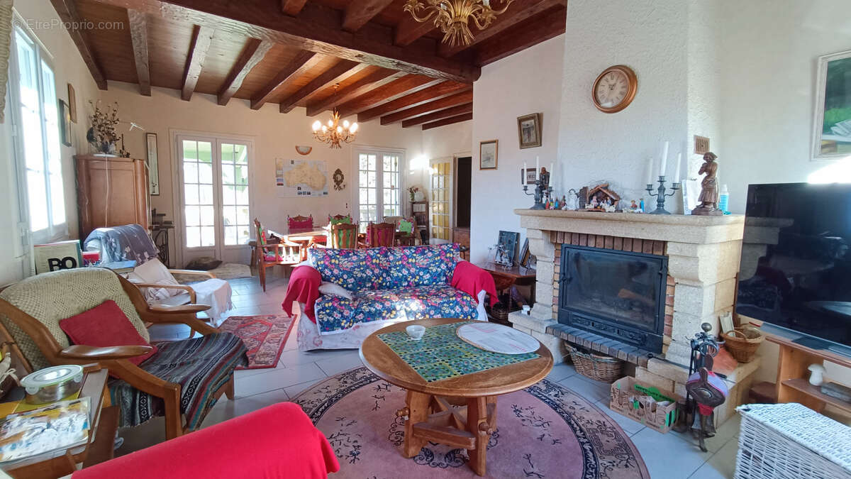 Maison à LA CHAPELLE-GONAGUET