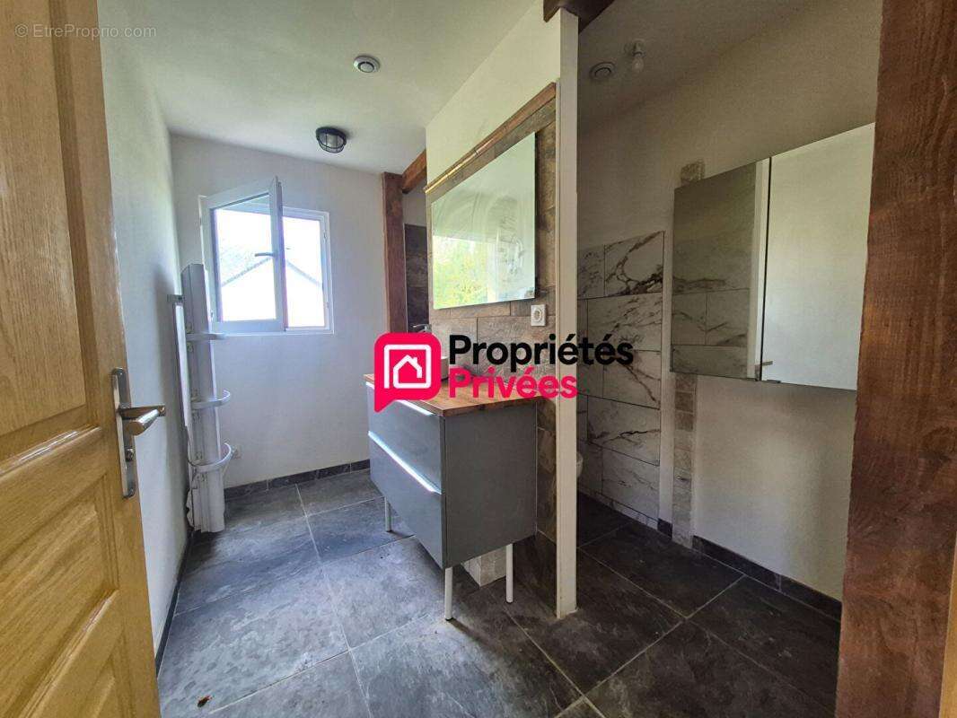 Maison à CHARBONNIERES-LES-VARENNES