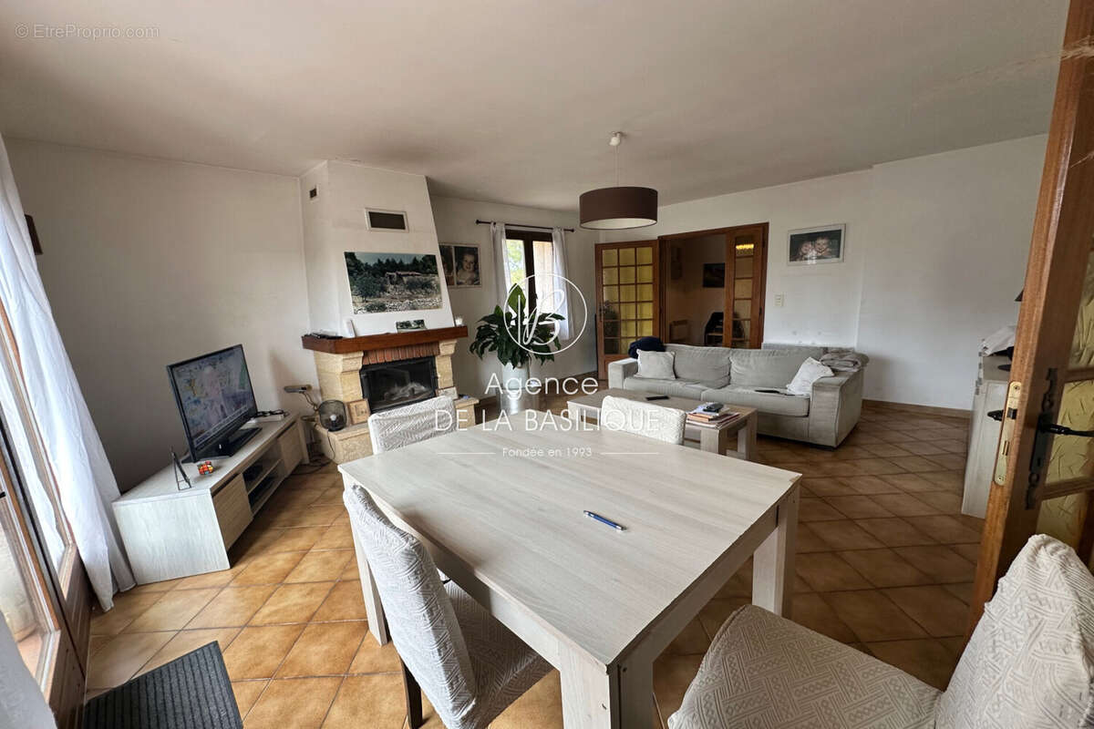 Maison à SAINT-MAXIMIN-LA-SAINTE-BAUME