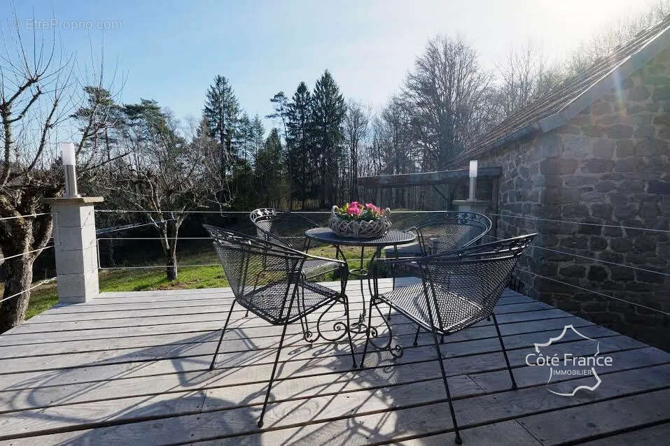 Maison à SAINT-MARTIN-LA-MEANNE