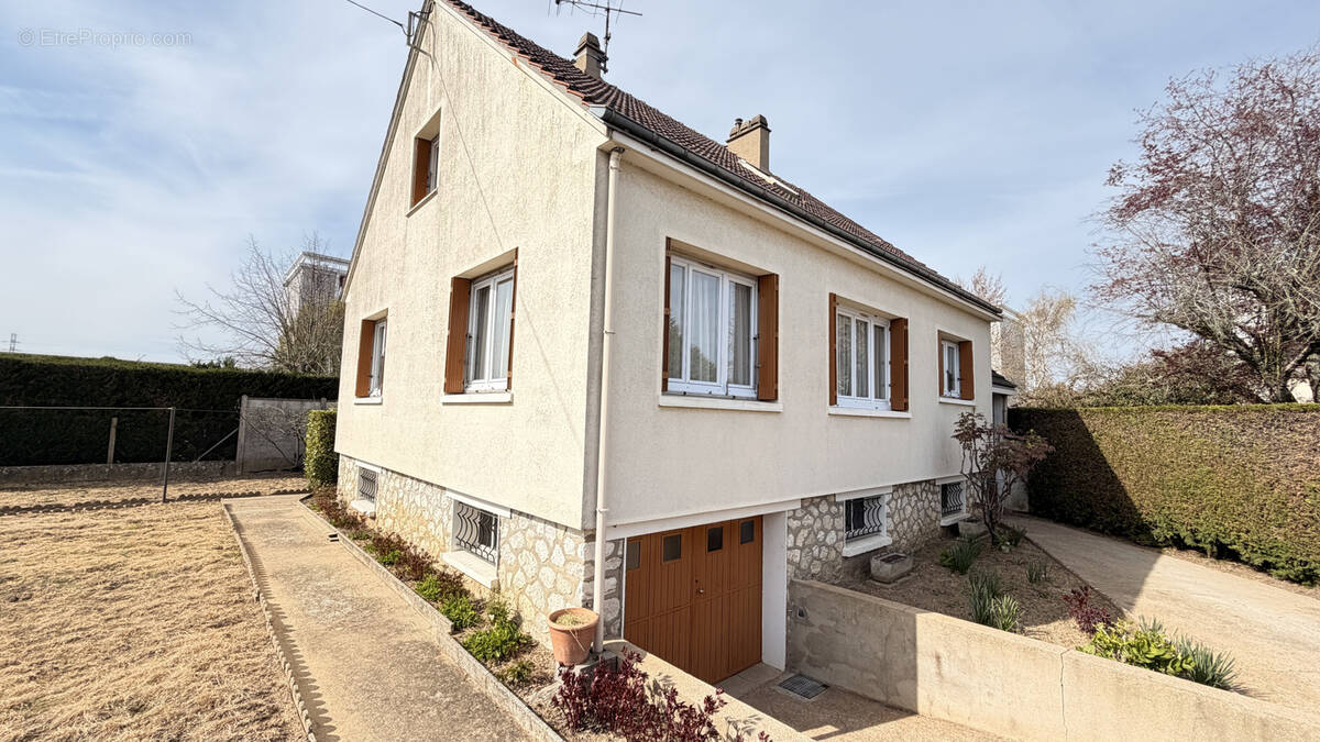 Maison à MAINVILLIERS