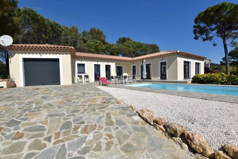 Maison à BAGNOLS-EN-FORET