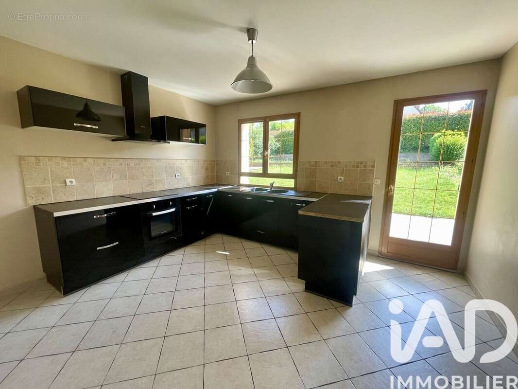 Maison 123 m² à Courtois-Sur-Yonne  - photo 4