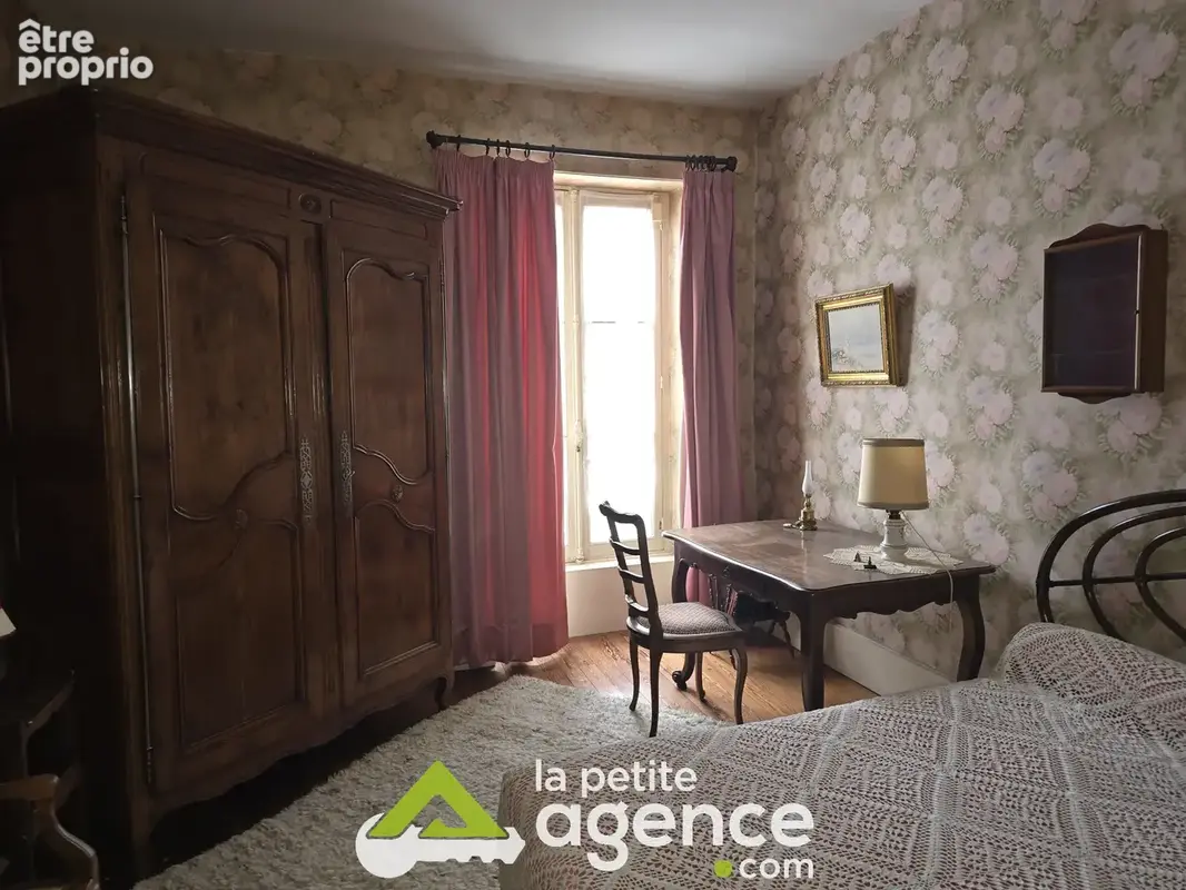 DUN SUR AURON : Charmante maison de ville édifiée sur 552 m2 de terrain fermé et ses dépendances. - photo 7