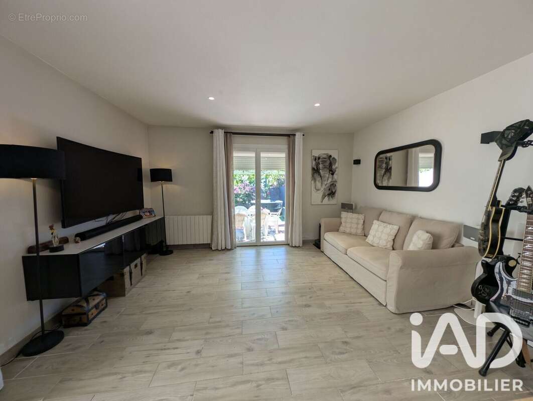 Maison 96 m² à Cogolin  - photo 3