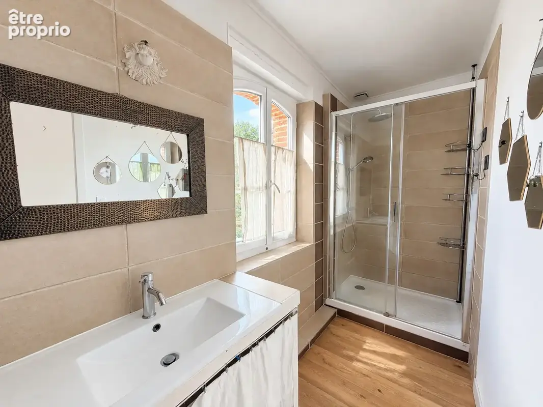 Maison de village atypique de 150 m2 avec jardin, garage et terrain constructible - photo 7