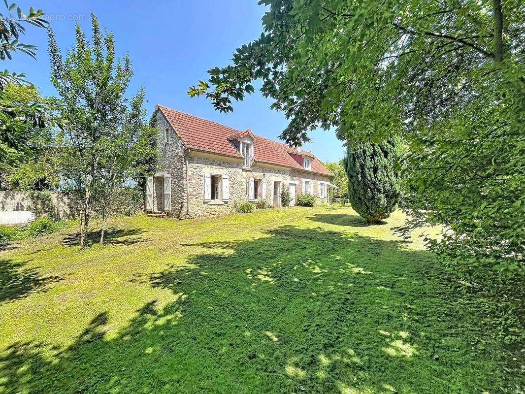 Maison à MERLIEUX-ET-FOUQUEROLLES