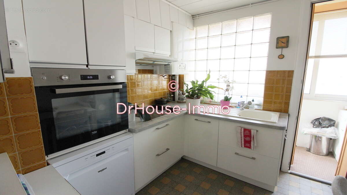 Appartement à MARSEILLE-4E