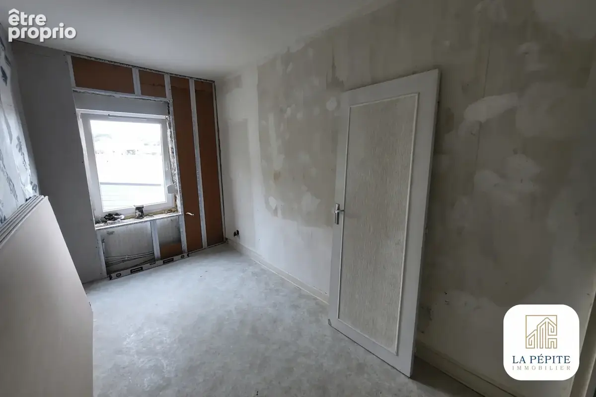 Maison semi-individuelle rénovée - 108,8 m2 - 3 chambres - Terrain, garages et dépendances - photo 19