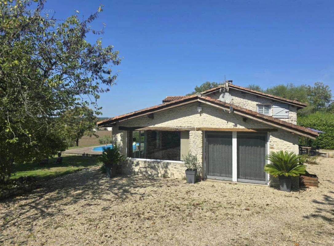 Maison à SAINT-LAURENT-DES-COMBES