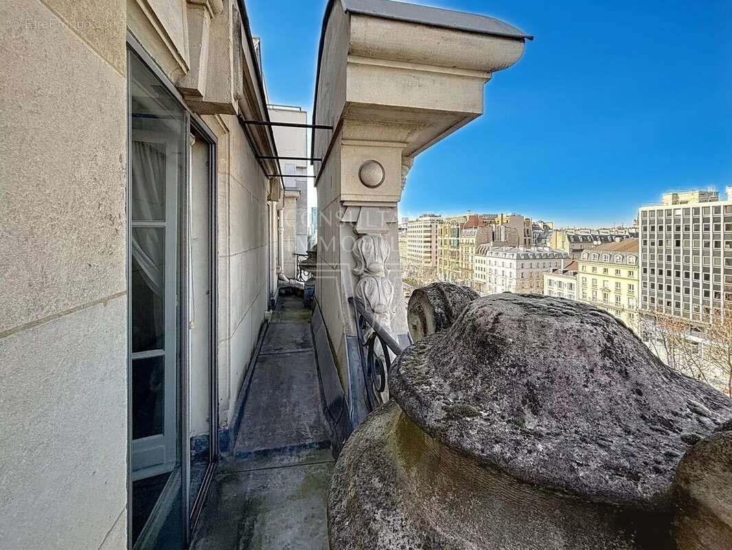 Appartement à NEUILLY-SUR-SEINE