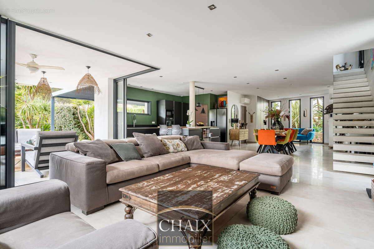 13420 GEMENOS - Villa haut de gamme dans un secteur prisé - photo 2