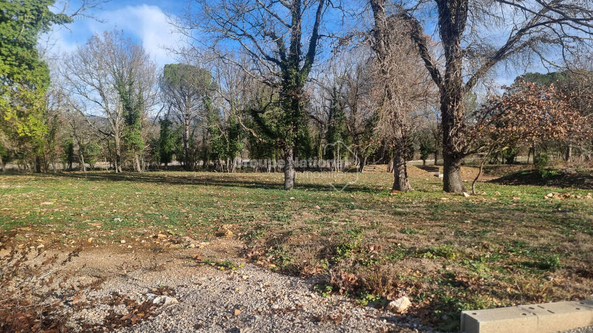 Terrain à TOURRETTES