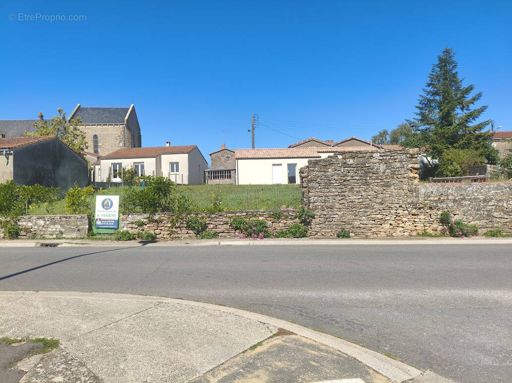 Terrain à SAINT-GERMAIN-DE-PRINCAY