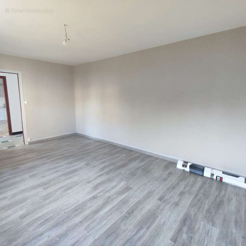 Maison à BRIZAMBOURG