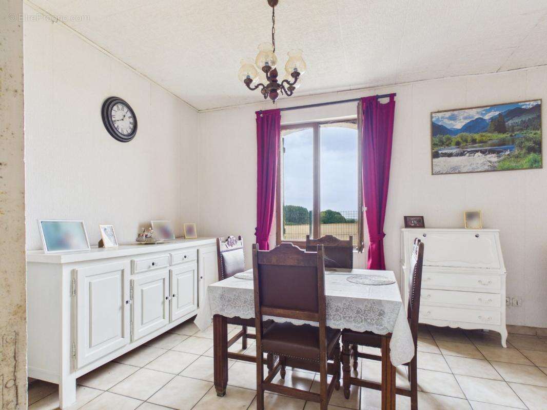 Maison 154 m² à Clastres  - photo 5