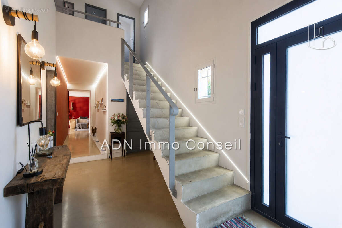 Maison 215 m² à Mallemort  - photo 3