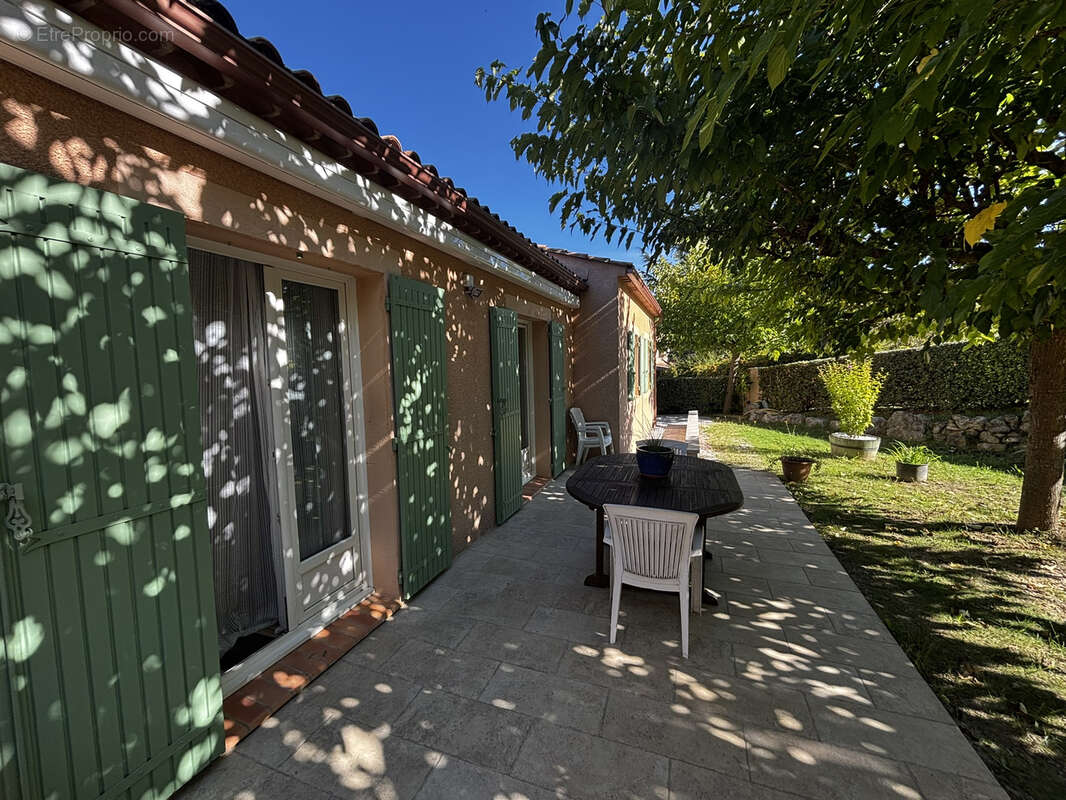 Maison à ENTRECHAUX