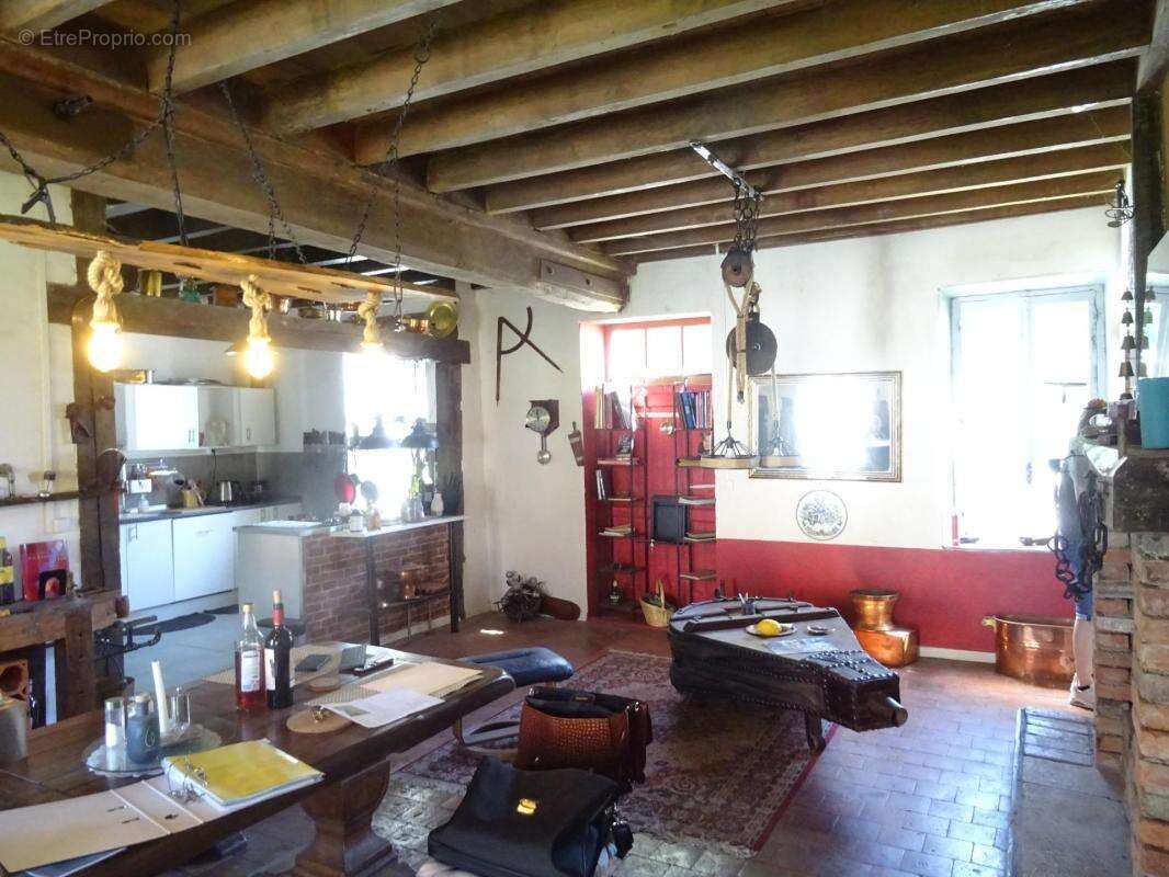 Maison à MONTAIGU-LE-BLIN