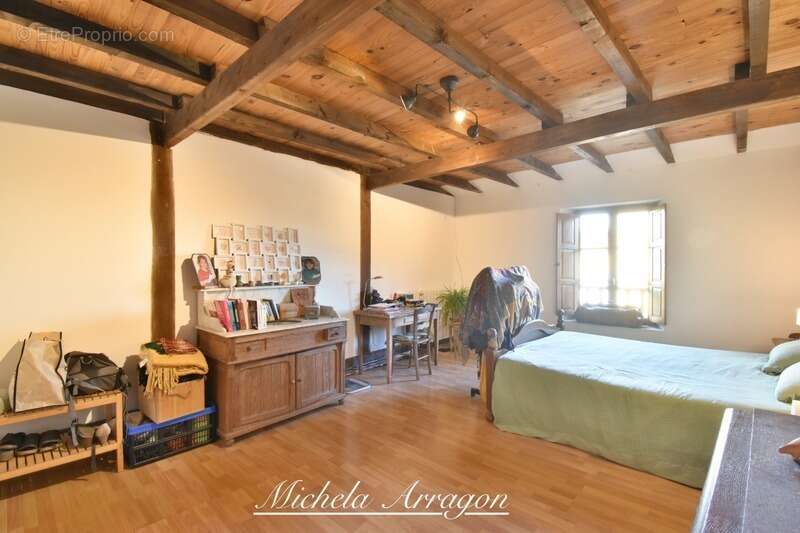 Maison à SAINT-PASTOUR