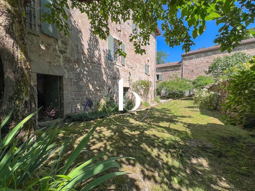 Maison 330 m² à Vinezac  - photo 13