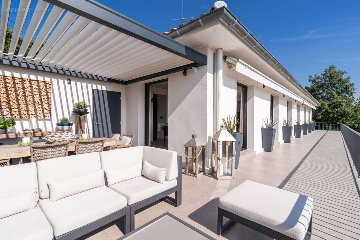 Maison à TOURRETTES-SUR-LOUP