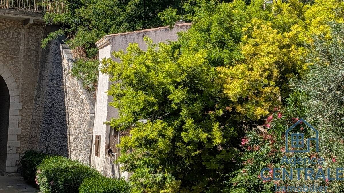 Maison à CEYRESTE