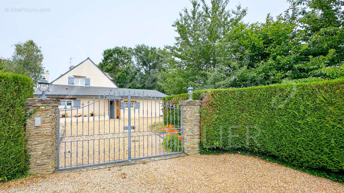 Maison à BRISSAC-QUINCE