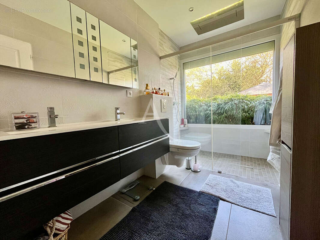 Maison à SAINT-JEAN-D'ILLAC