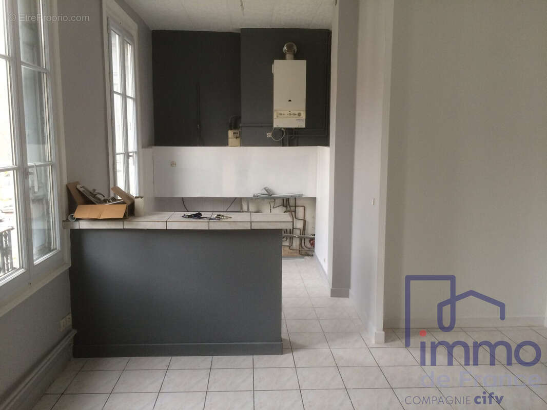 Appartement 235 m² à Saint-Etienne  - photo 3