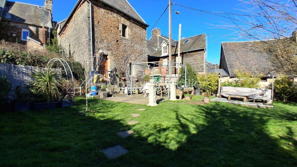 Maison à TESSY-SUR-VIRE