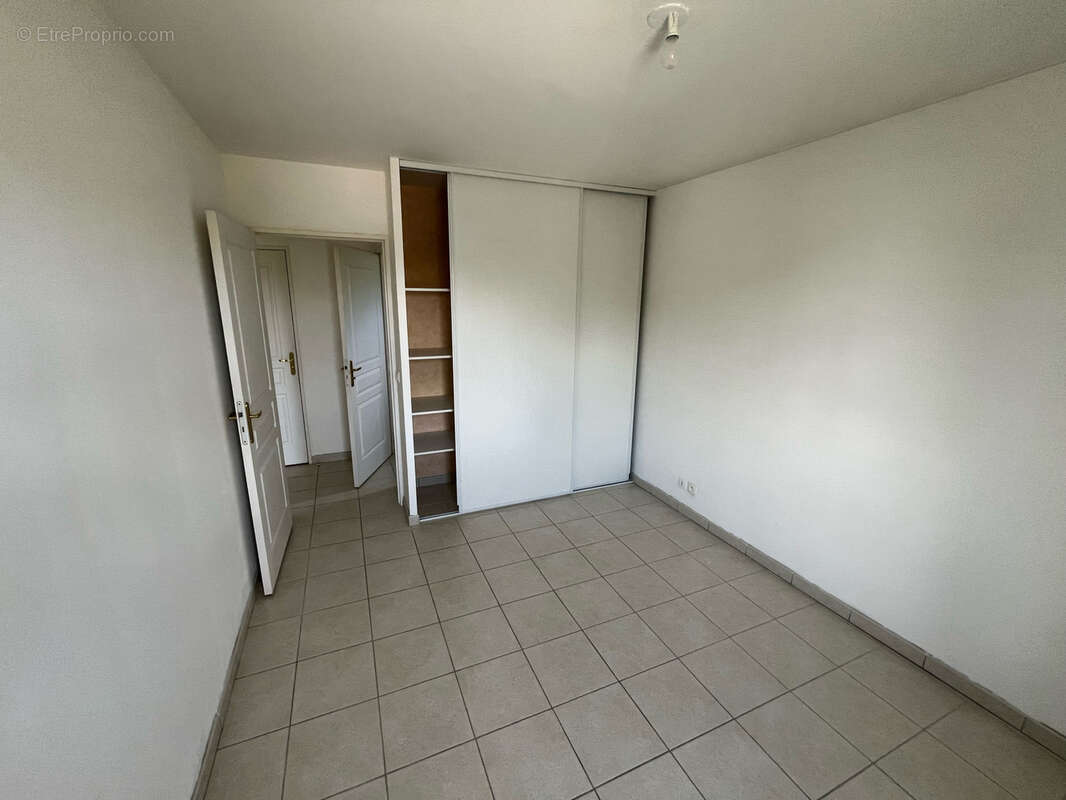 Appartement T4 traversant de 87 m2 avec terrasse, garage et parking   Manosque - photo 9