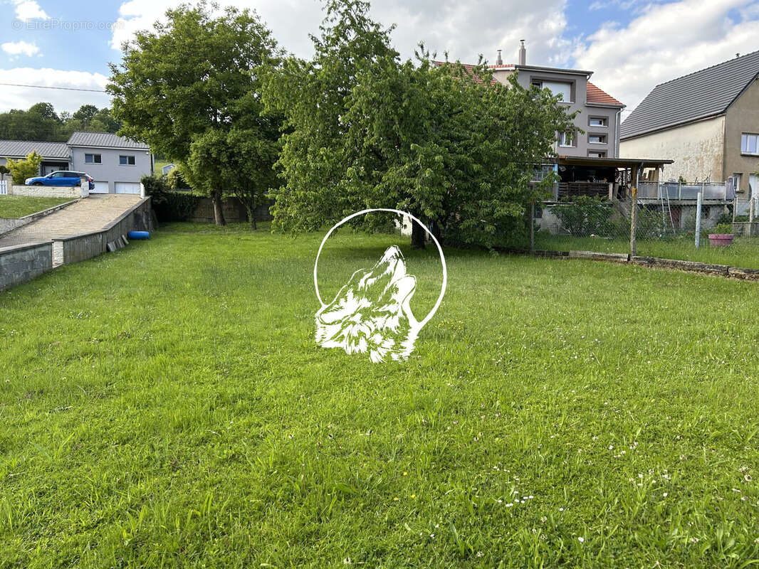 Terrain à LONGEVILLE-LES-SAINT-AVOLD