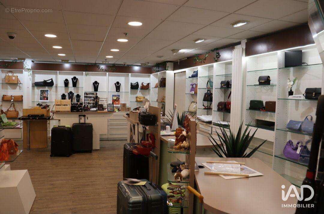 Photo 2 - Commerce à MONTIVILLIERS