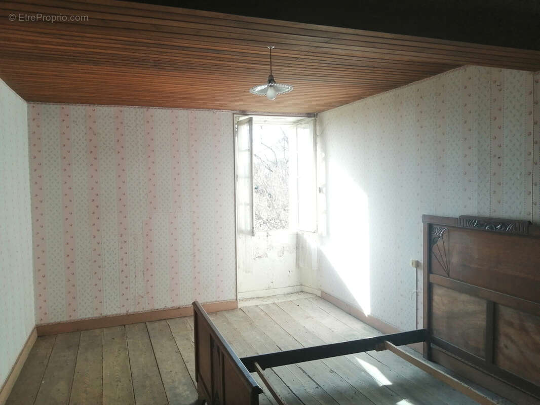 Maison à MONTIGNAC-LE-COQ